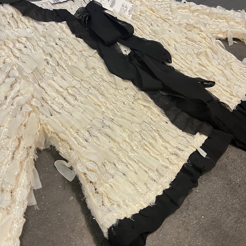 Zara Cream and Black Textured Blouse